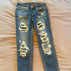 selling american eagle, size 2 ripped jeans.